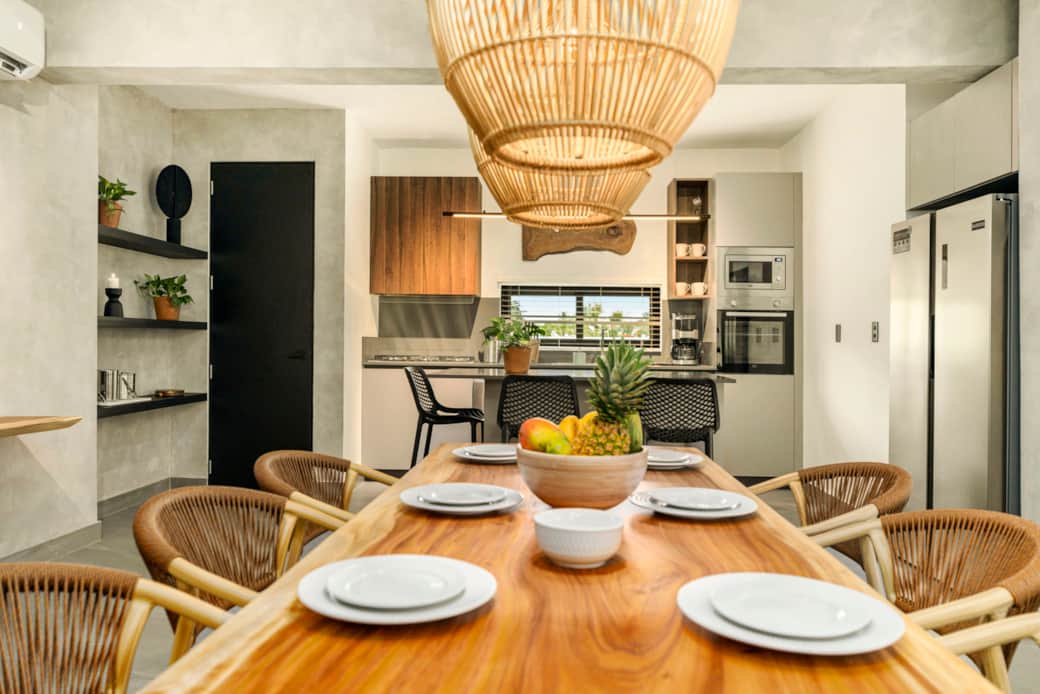 Encuentro beach dining area for six