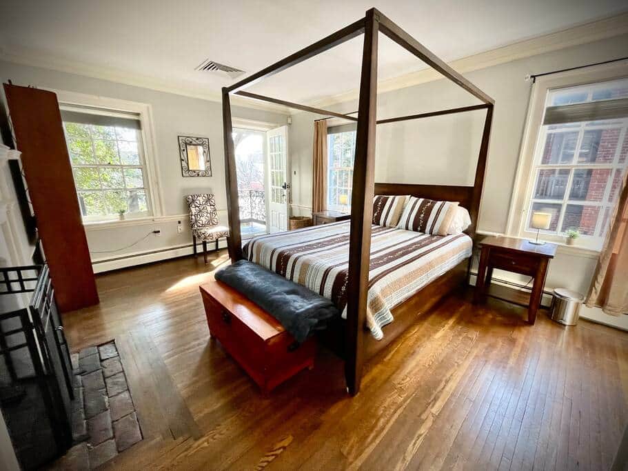 Queen mattress with high quality cotton linens