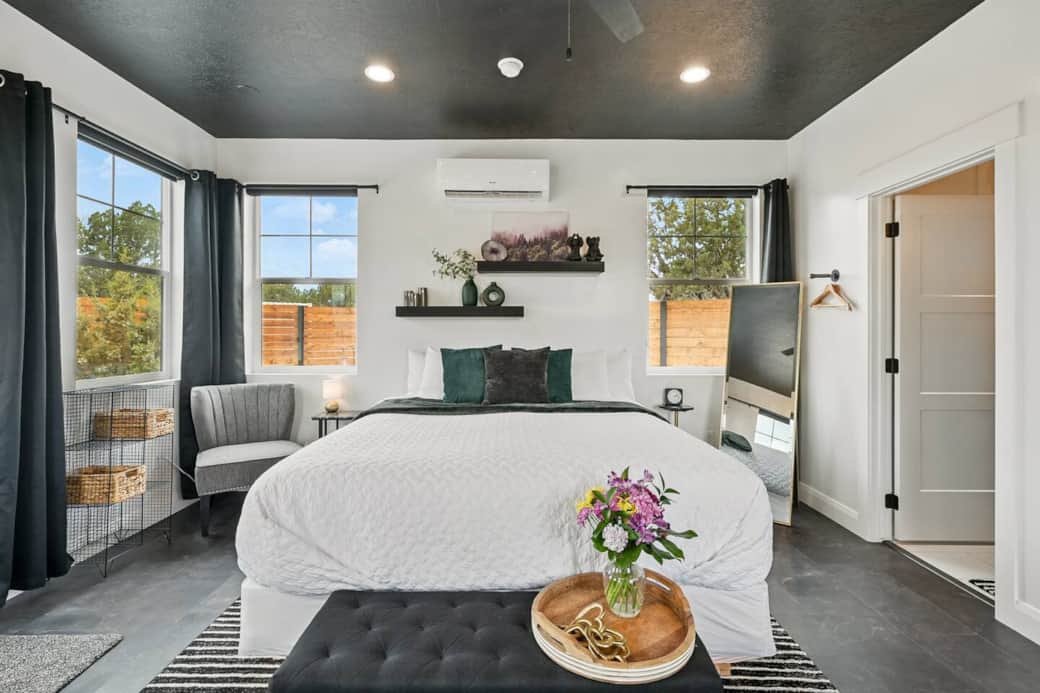 Bright, Airy Interior – Natural light fills the space, enhancing calm and presence. Bright, Airy Interior – Natural light fills the space, enhancing calm and presence.