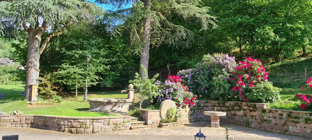 Lorsque les lilas sont en fleurs le parc de la Villa est magnifique