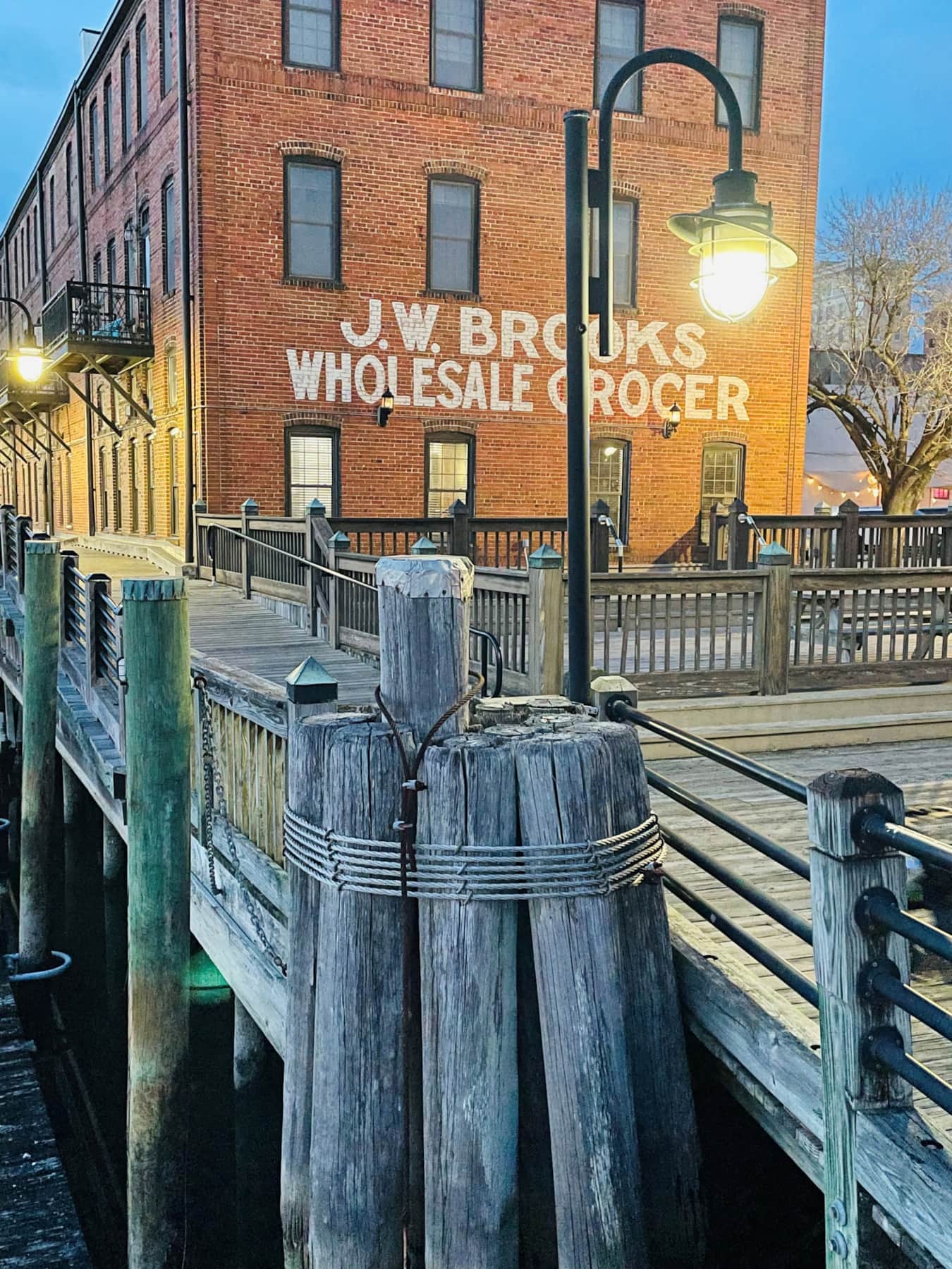 https://l.icdbcdn.com/oh/acecef3e-e44d-4d75-93f6-78837553f4f2.jpg?w=2080-1