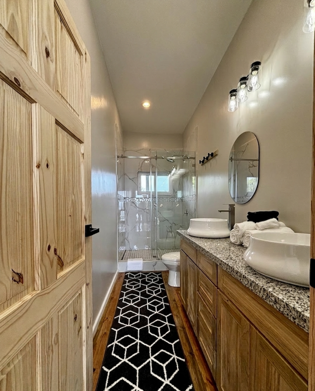 Quatro Vista Unit B2 Bathroom