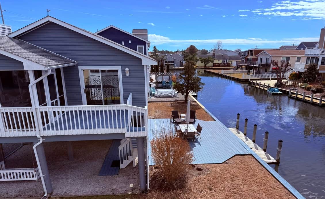 109 - Rear, deck, dock, grill, raised deck, screened porch