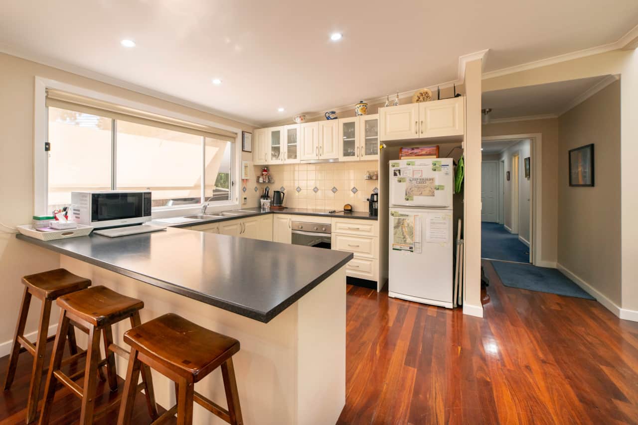 Complete kitchen freedom: Fully equipped and ready for culinary adventures. 