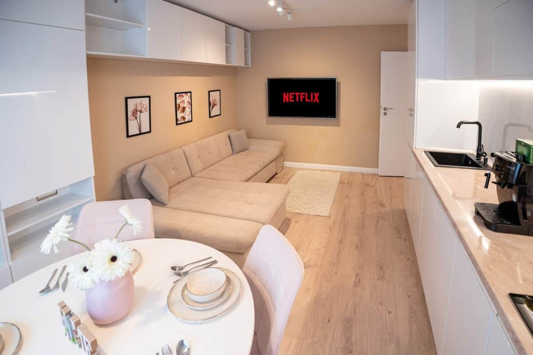 Dining & Relaxation TV Multimedia
