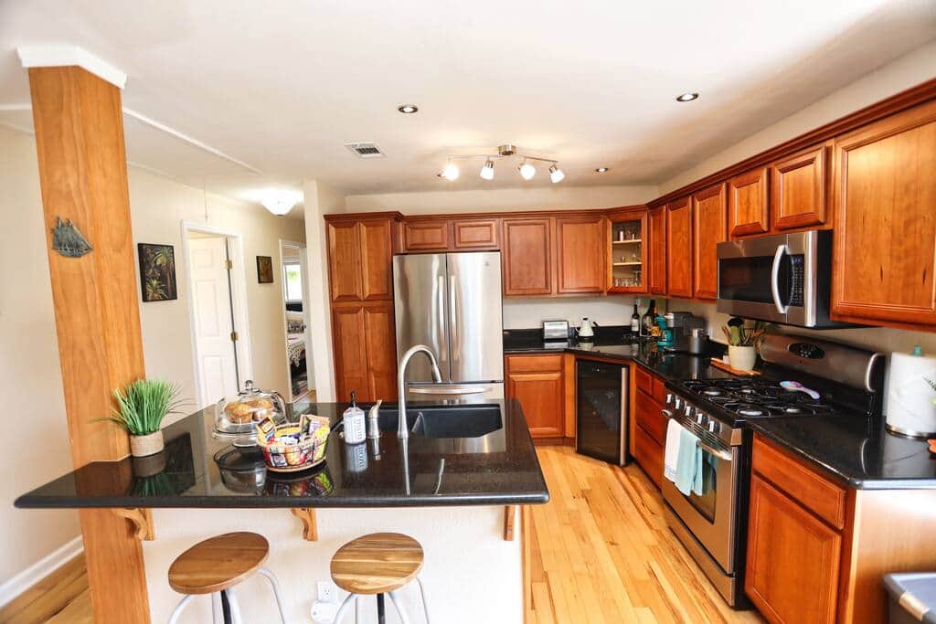 Full kitchen 