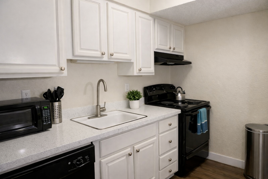 Small but fully equipped—everything you need to cook, dine, and feel right at home