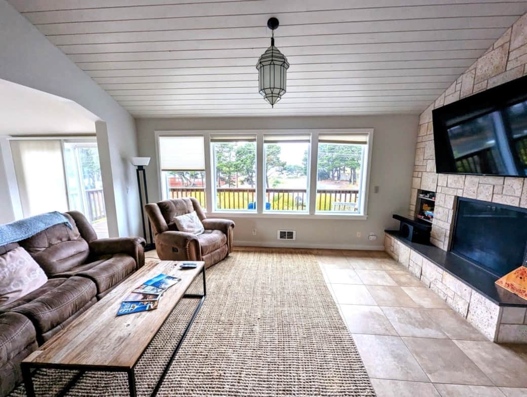 Upstairs Living Room_1