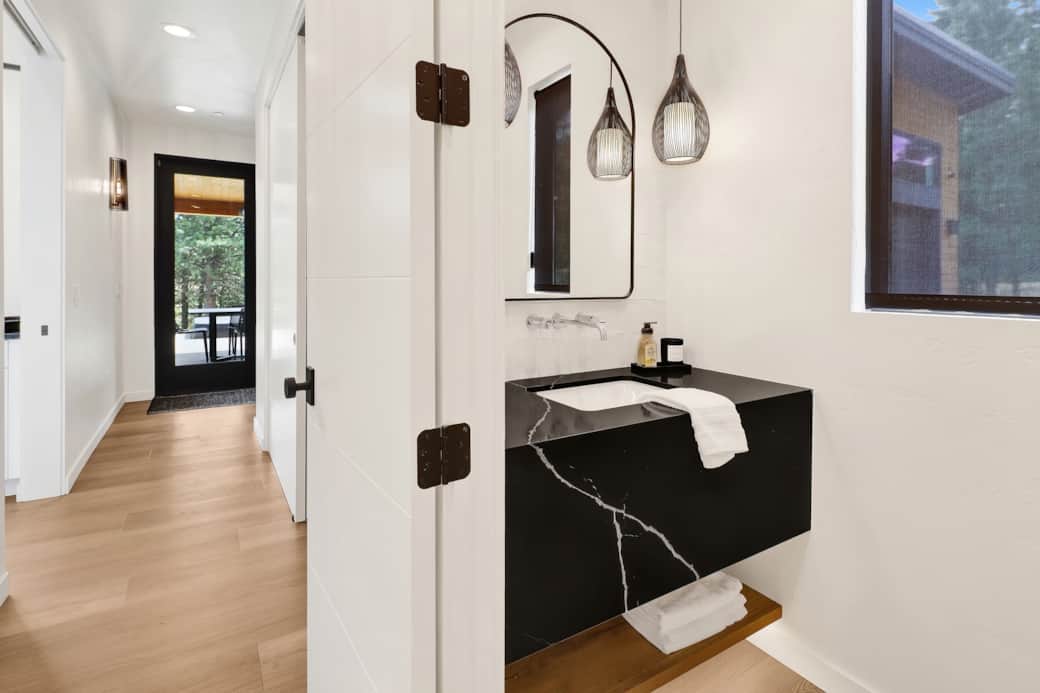 Powder bath