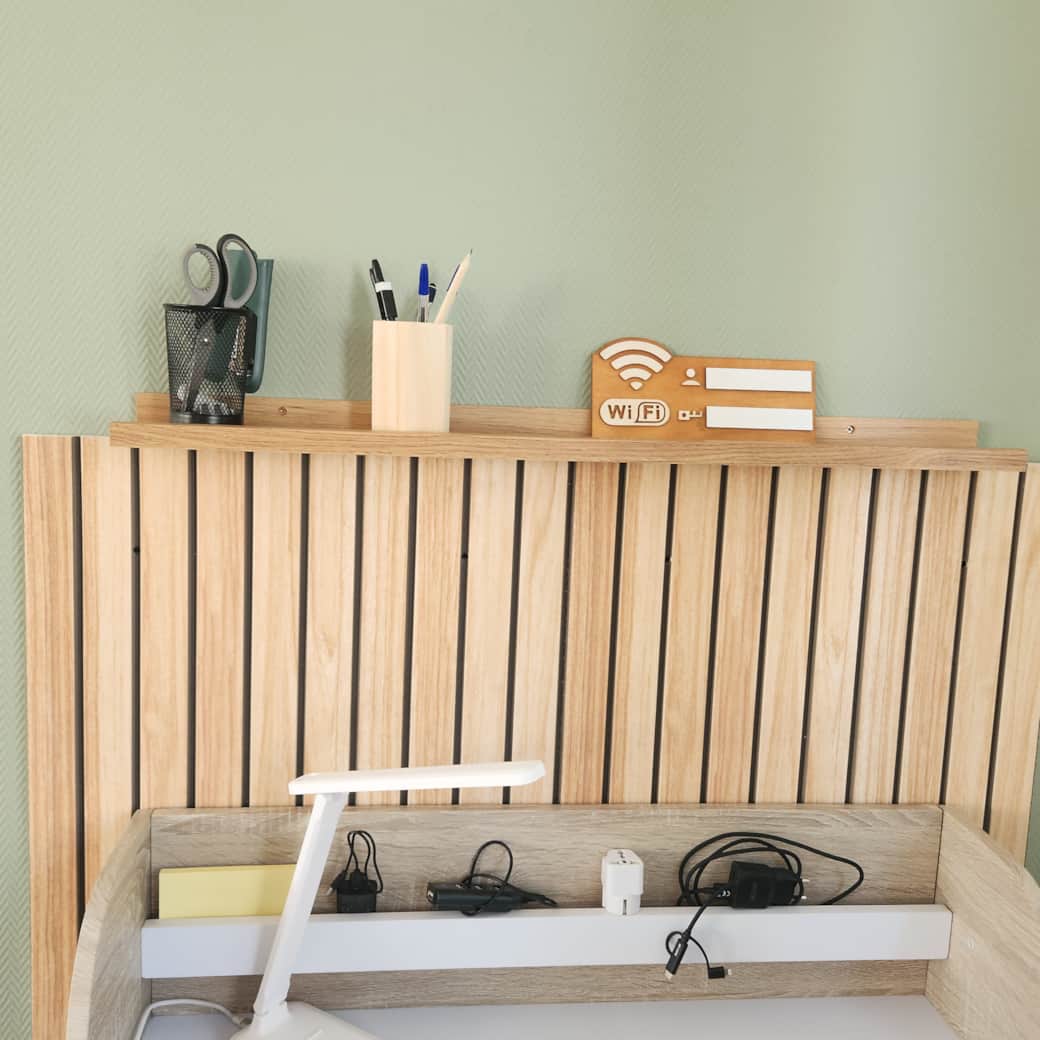 Gîte Lessay : coin bureau pro avec WiFi inclus. Parfait pour télétravail en Normandie.
