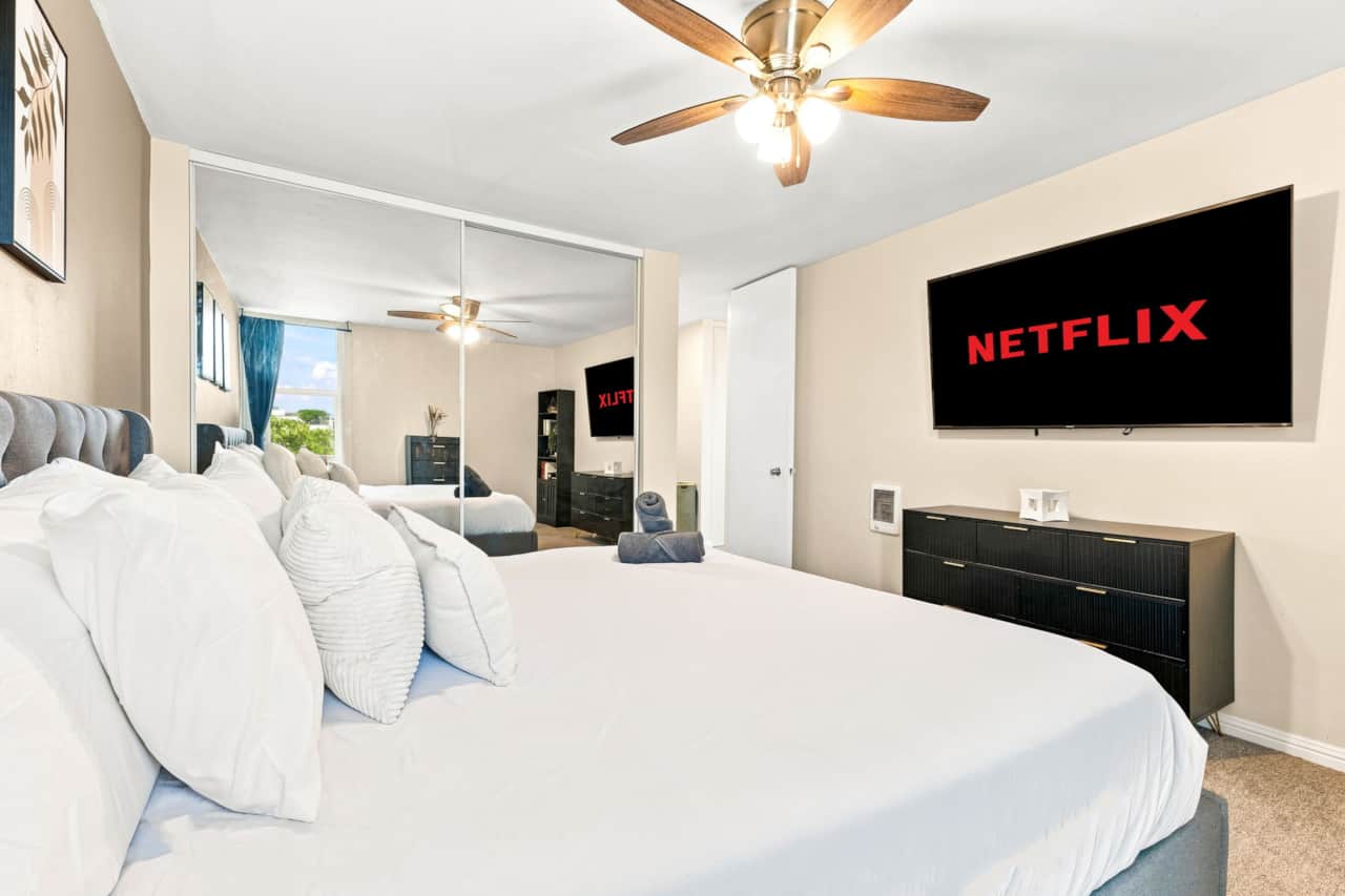 Main Bedroom / King Bed