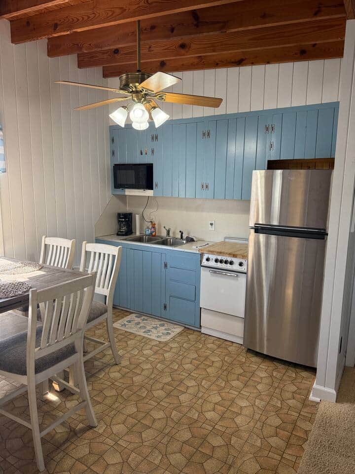 Full function kitchen with seating for 6
