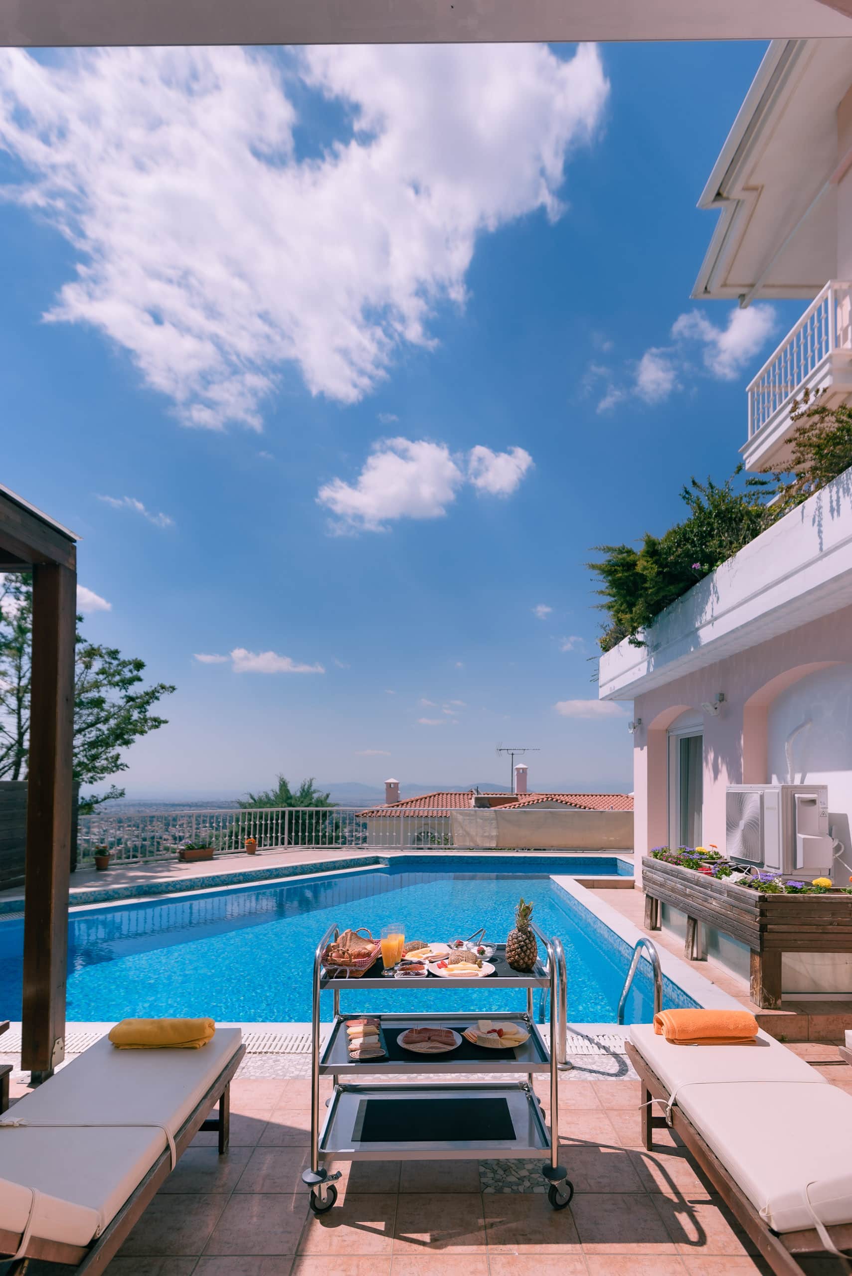 Breakfast by the pool