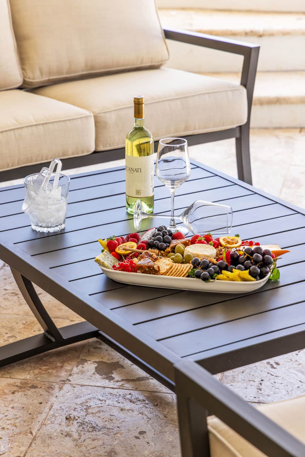 Table with fruit