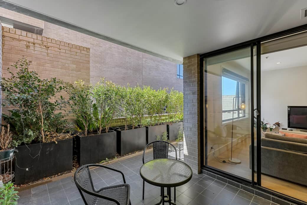  Discover your own slice of tranquility with our private balcony. The sleek table and chairs are perfect for enjoying a quiet cup of tea or a glass of wine as you take in the view. It's an ideal spot to relax and connect with nature.