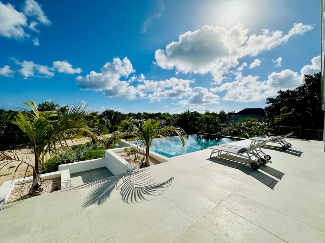 SXM Low Land Maison Tropical Heaven Vue terrasse transat