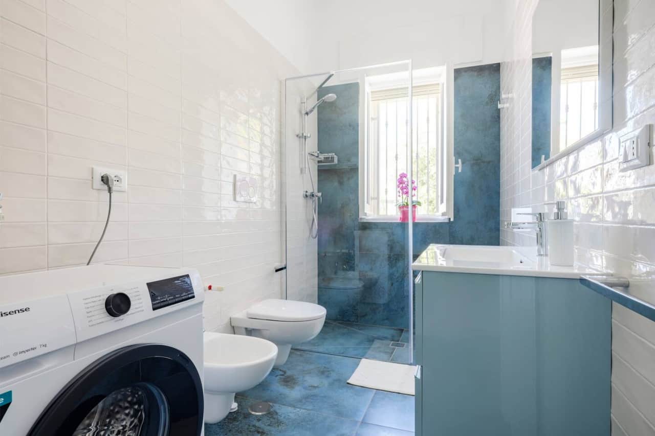 bagno completo con doccia
