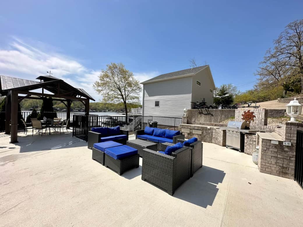 Pool Deck Seating