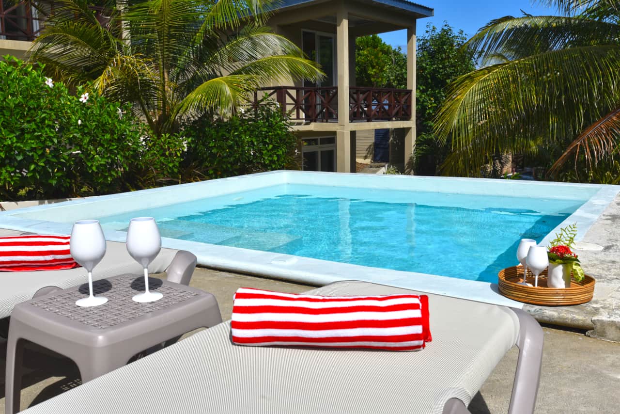 Garden suites pool 