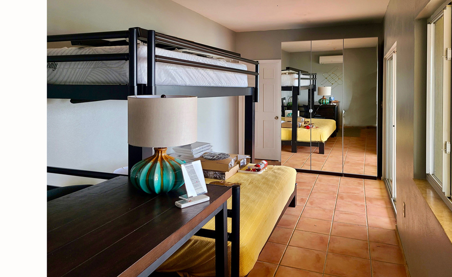 Middle level Queen + Twin bunk room