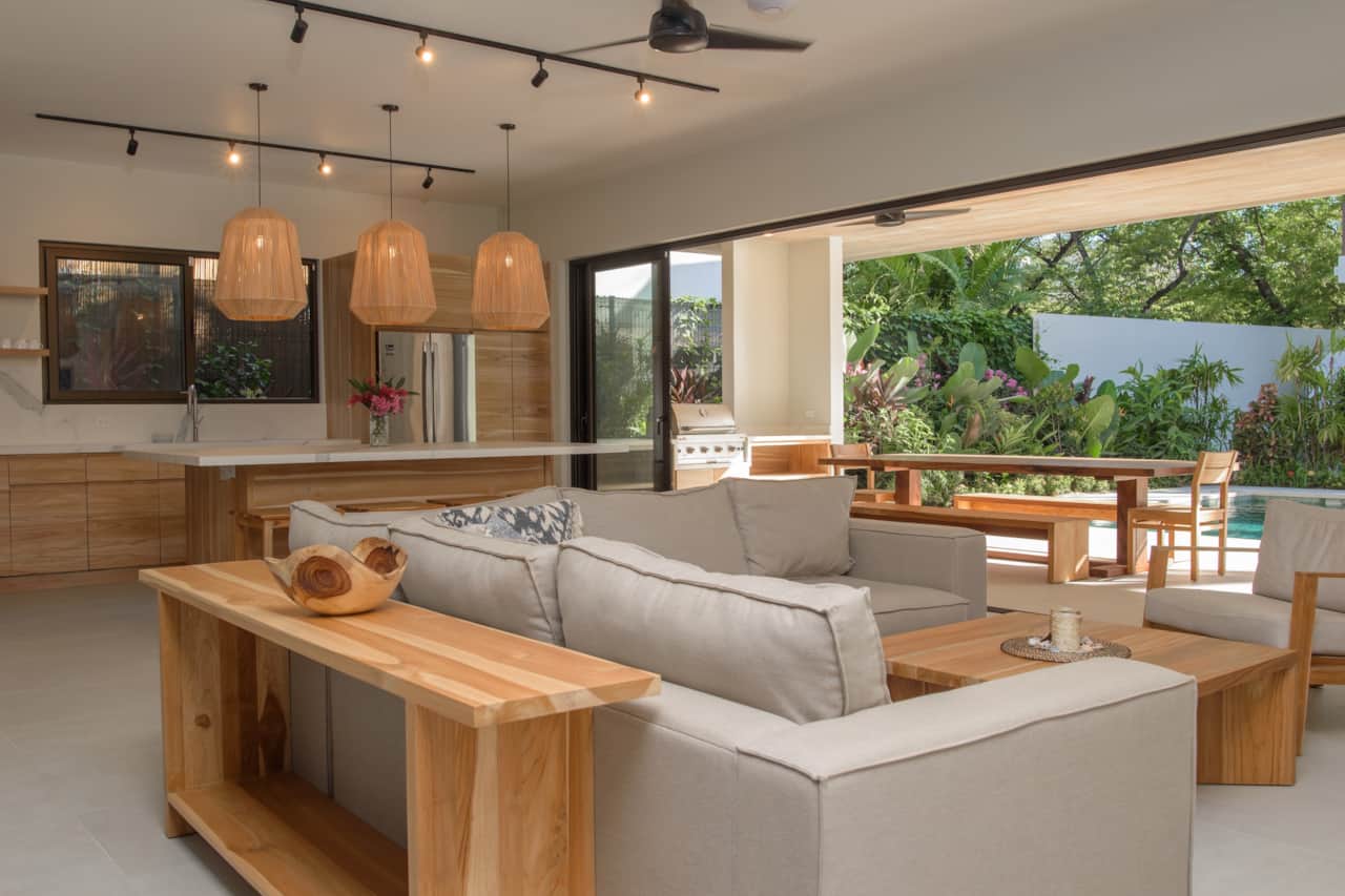 Spacious living room