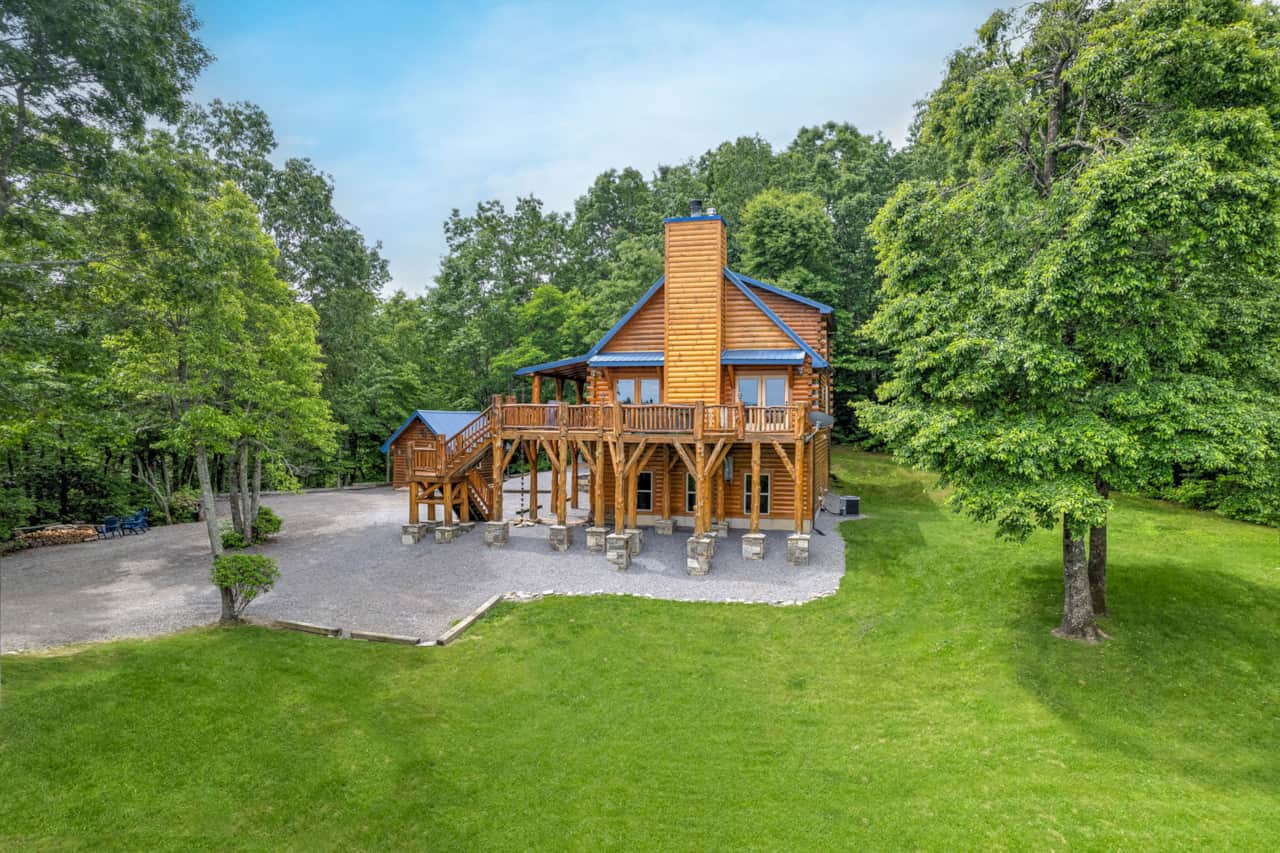 High Rock Haven 4BR / 3BA / Gameroom / Hot tub