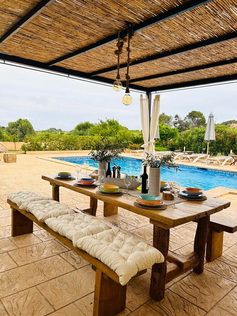 neue Pergola und Holztisch...