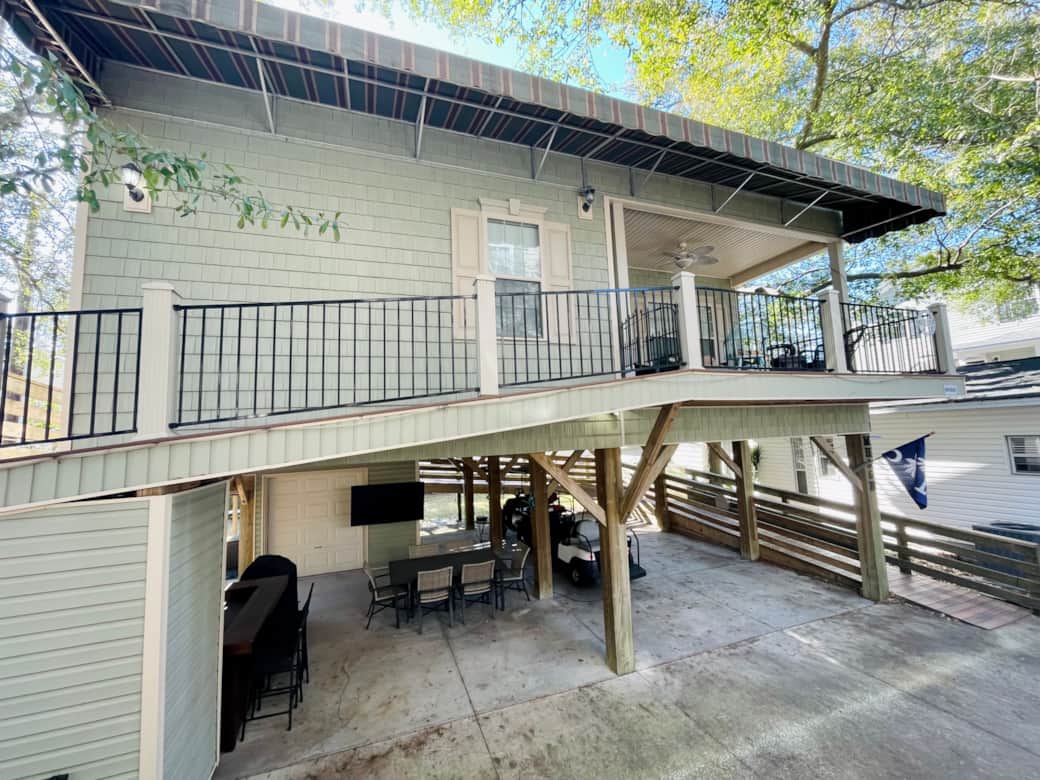 MH86B w/ ramp + stairs & outdoor seating MH86B w/ ramp + stairs & outdoor seating