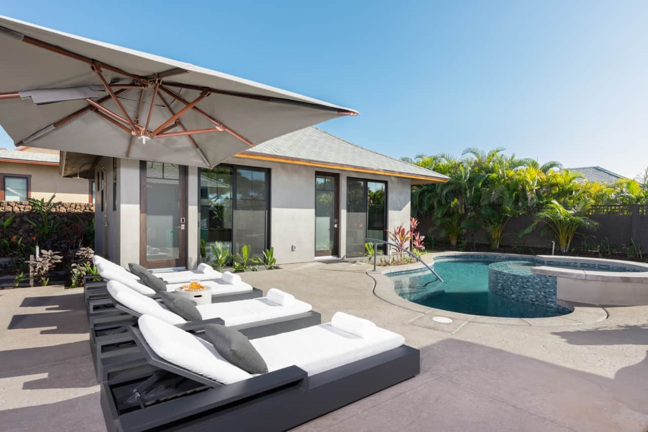 Lounge in the backyard in either the shade or sun with the adjustable umbrella