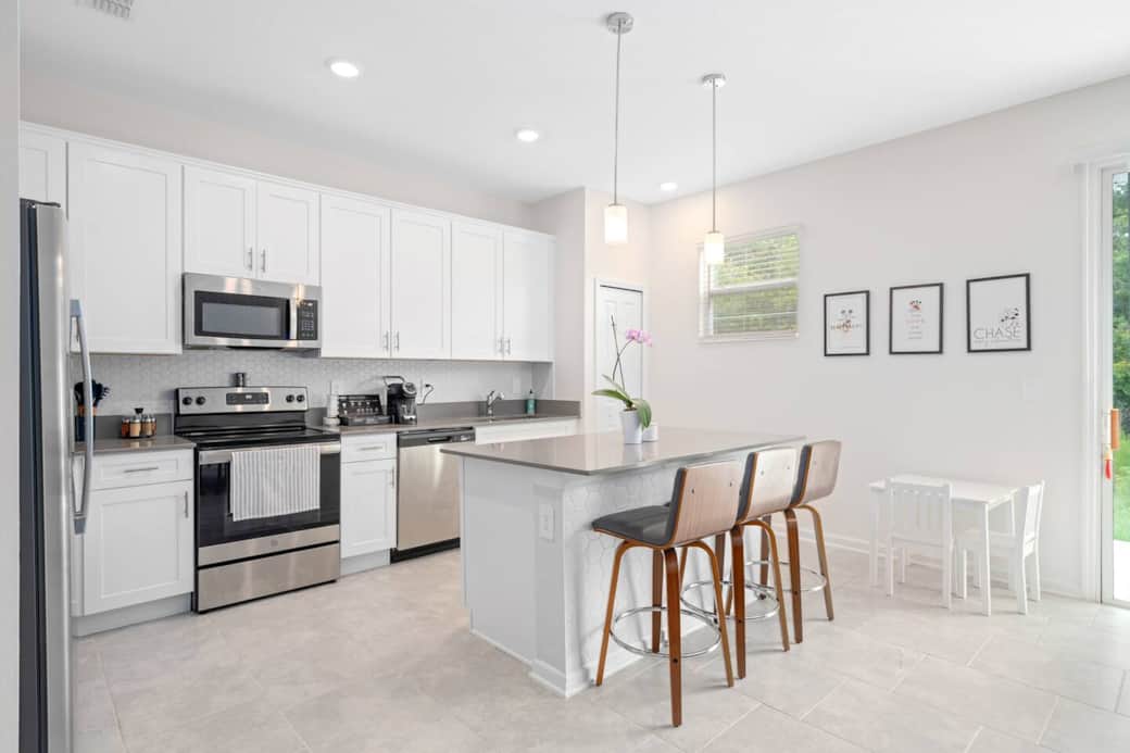 Unbreakable wine glasses and dishware mean parents can relax without worry. Modern appliances and cookware make dining simple and stress-free.