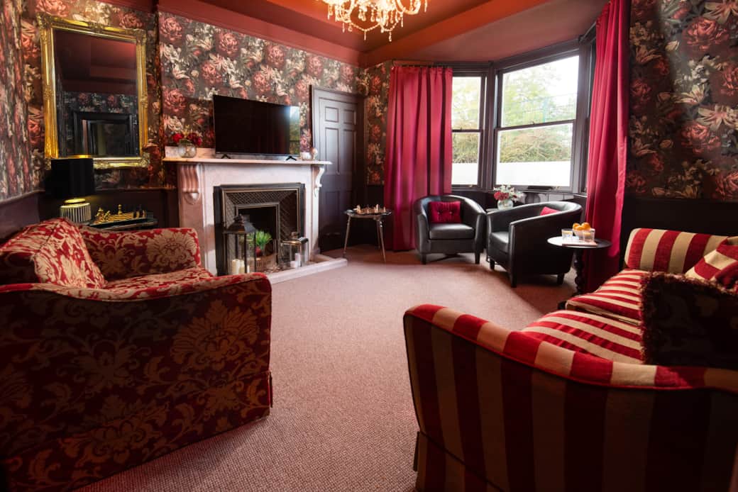 Queen of Hearts lounge: Dramatic red decor, cosy seating for games (chess), plus TV with Netflix
