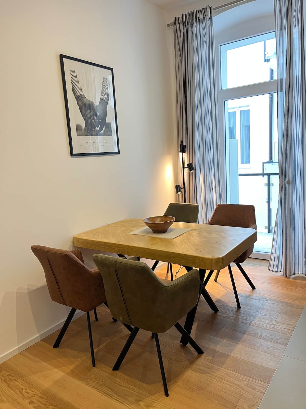 Dining table and chairs in the kitchen. 