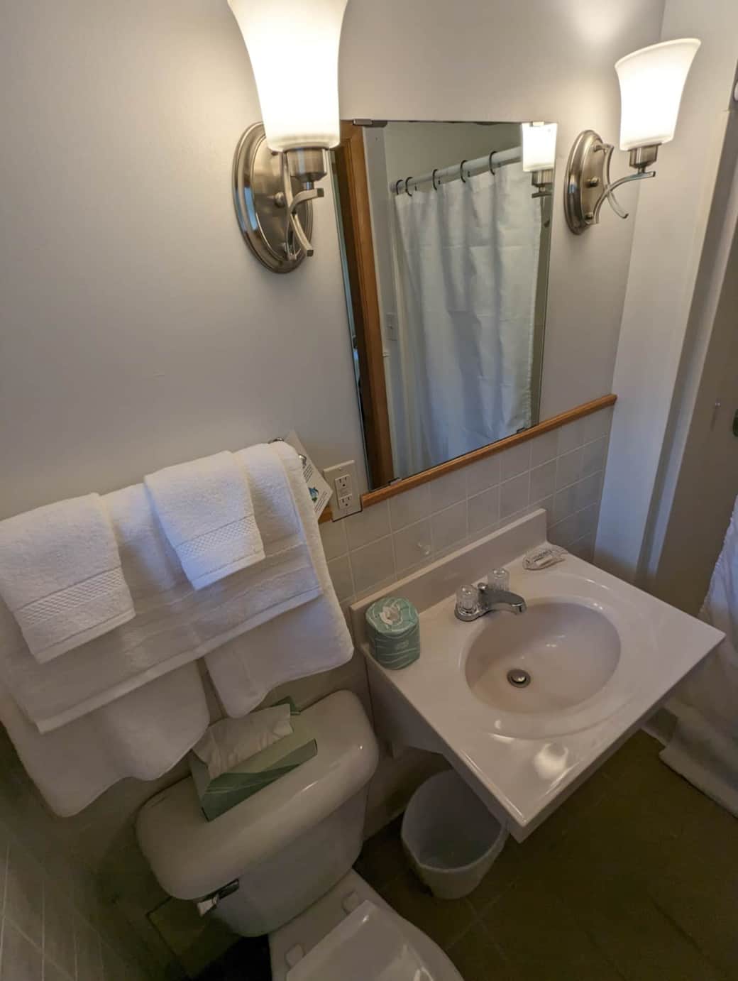 Room 5 Bathroom