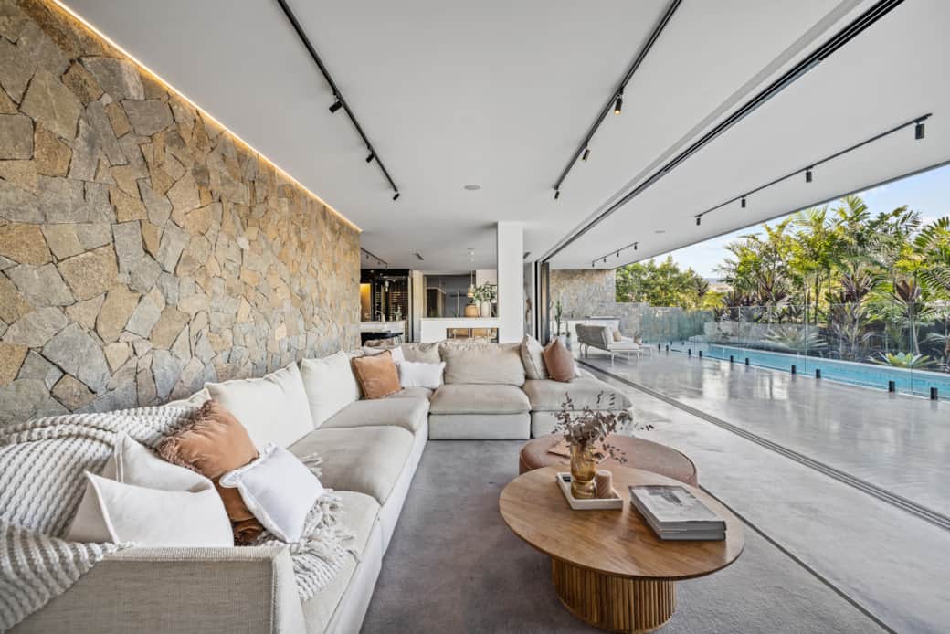 Living Space opening directly onto the pool