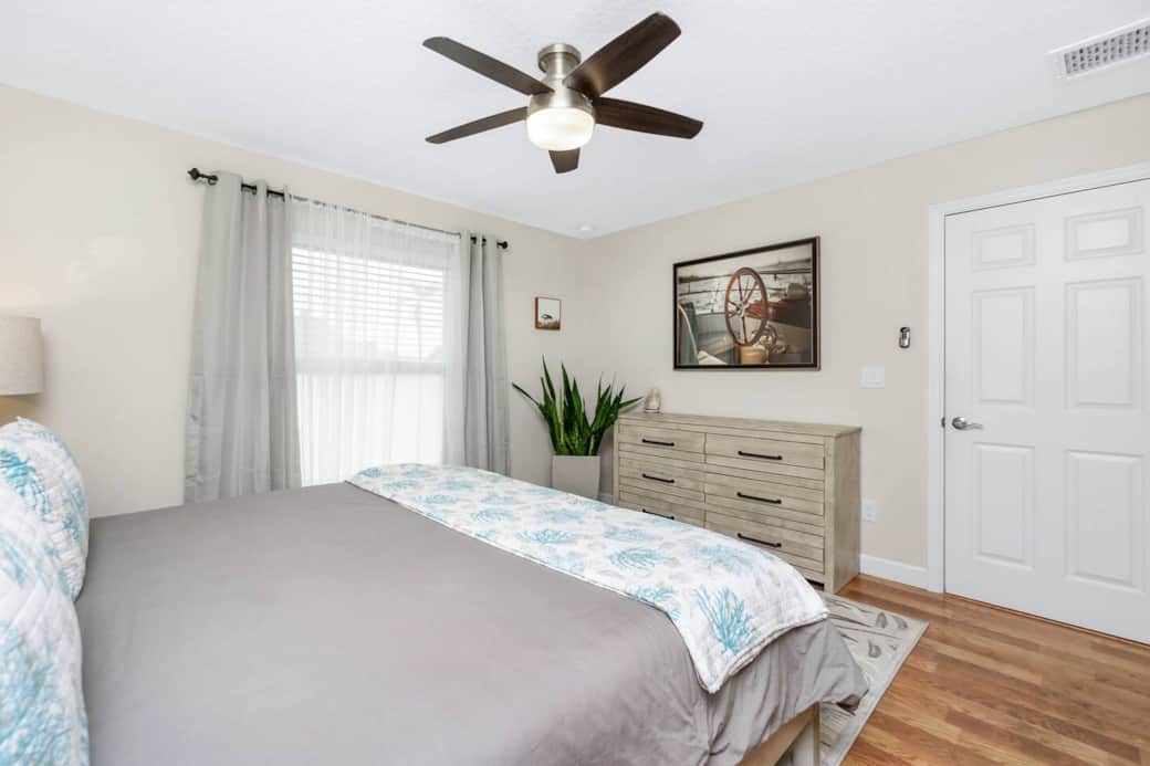 Main Bedroom - King size Bed 