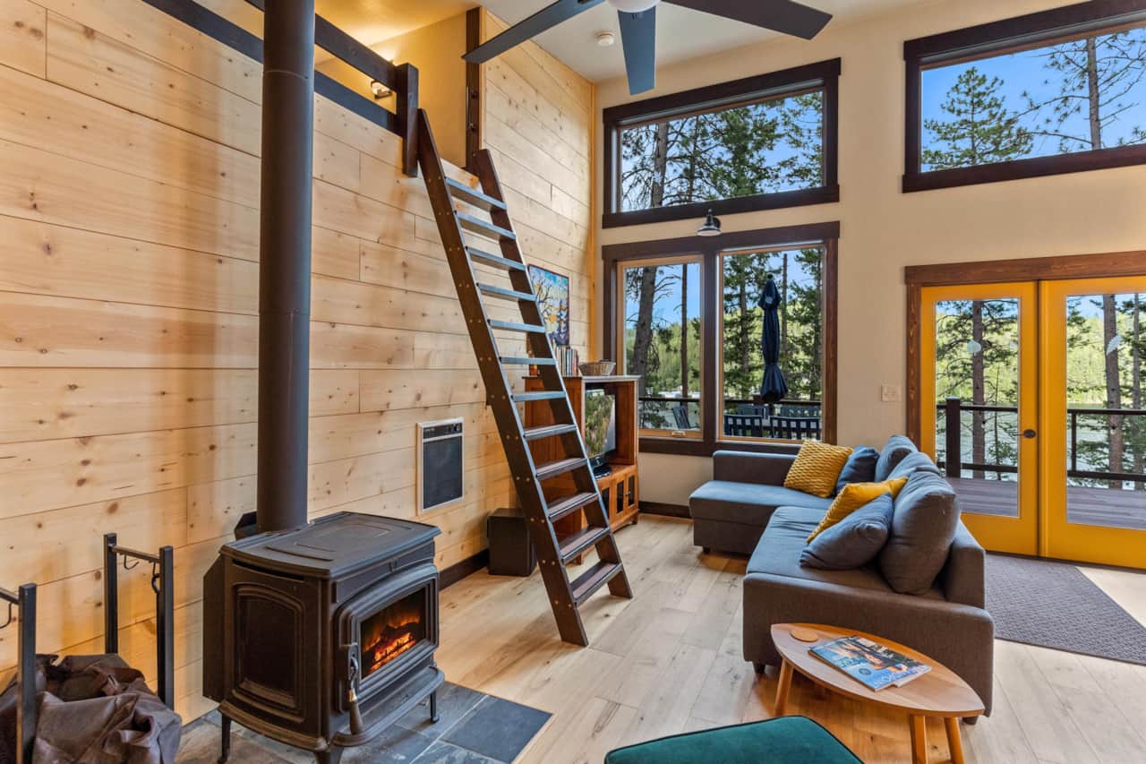 Waterfront Mountain Modern Cabin Sleeps 8