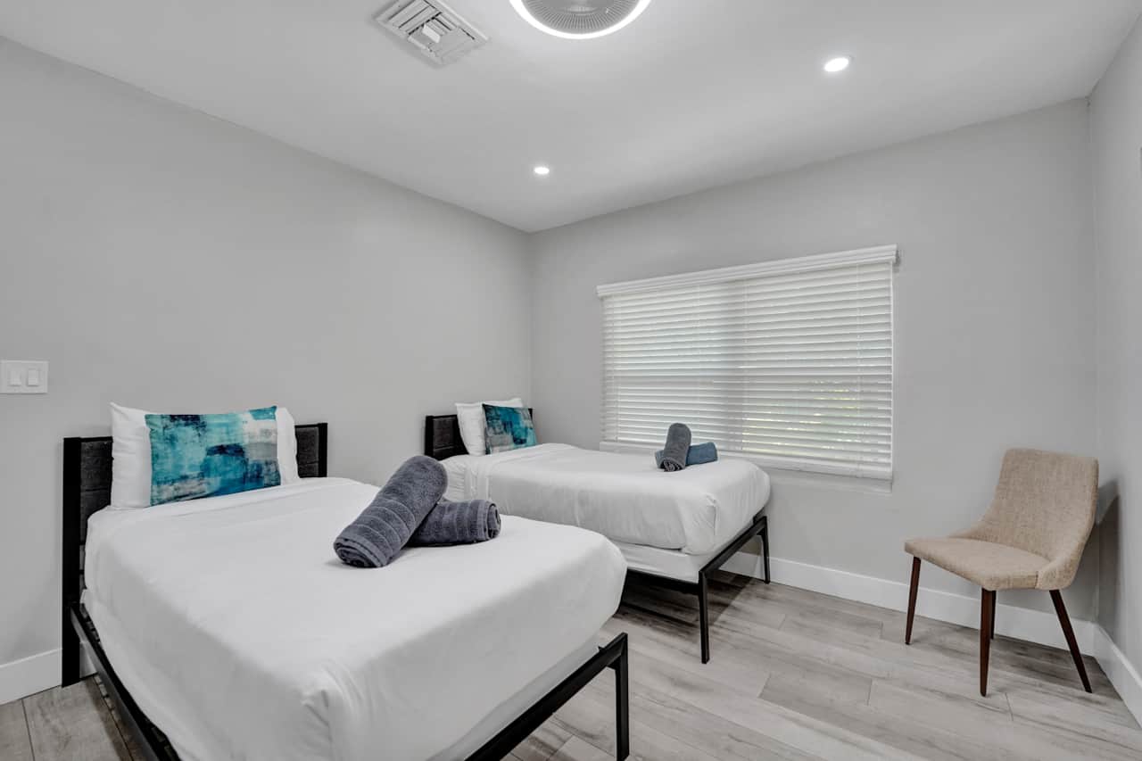 Bedroom 3 w/ 2 Twin beds
