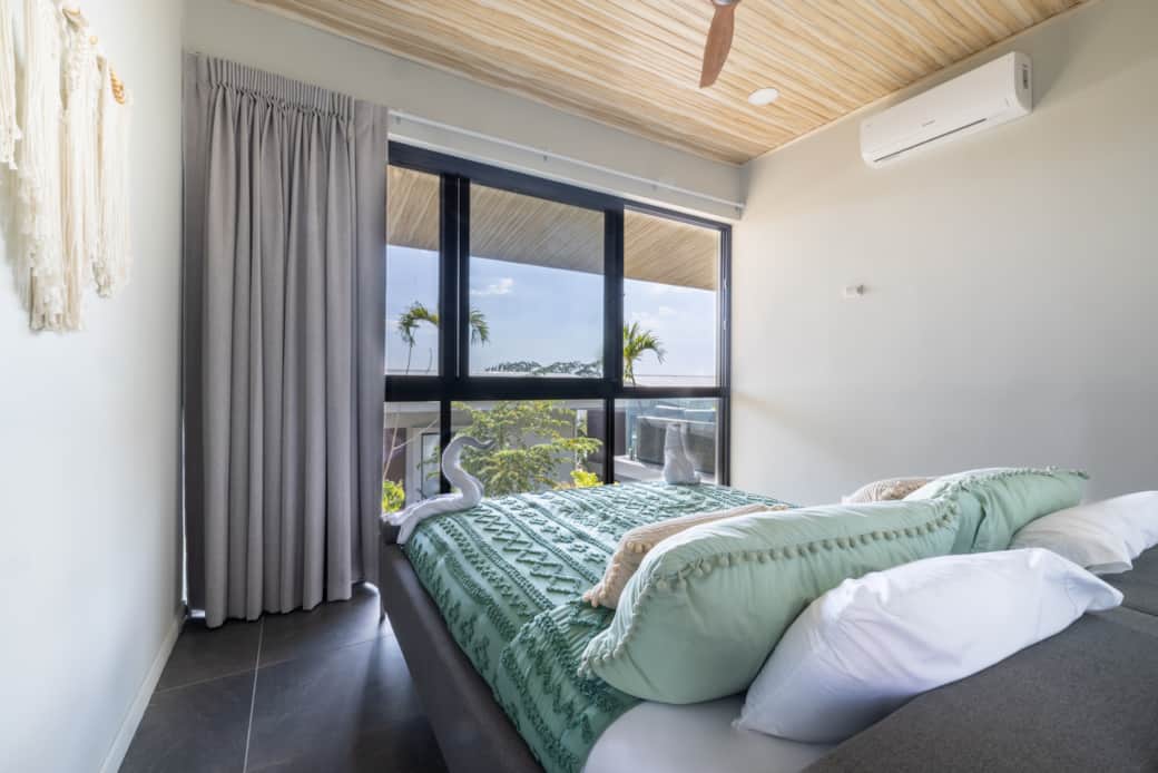 Horizon-suite-king-size-bed-view-nature (5) Horizon-suite-king-size-bed-view-nature (5)