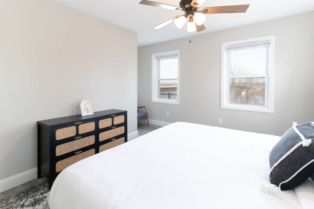 Master bedroom with king sized memory foam mattress