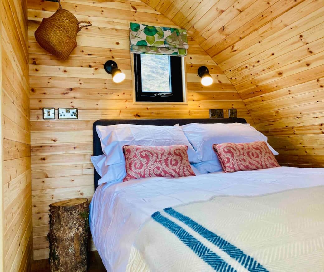Super comfy Double bed with feather mattress topper & 100% cotton sheets.  (Hypoallergenic bedding available)