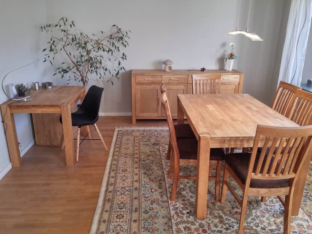 Ess- und Arbeitsbereich (wenn man denn unbedingt Arbeit mitnehmen muss, dann auch in netter Atmosphäre) Ess- und Arbeitsbereich (wenn man denn unbedingt Arbeit mitnehmen muss, dann auch in netter Atmosphäre)