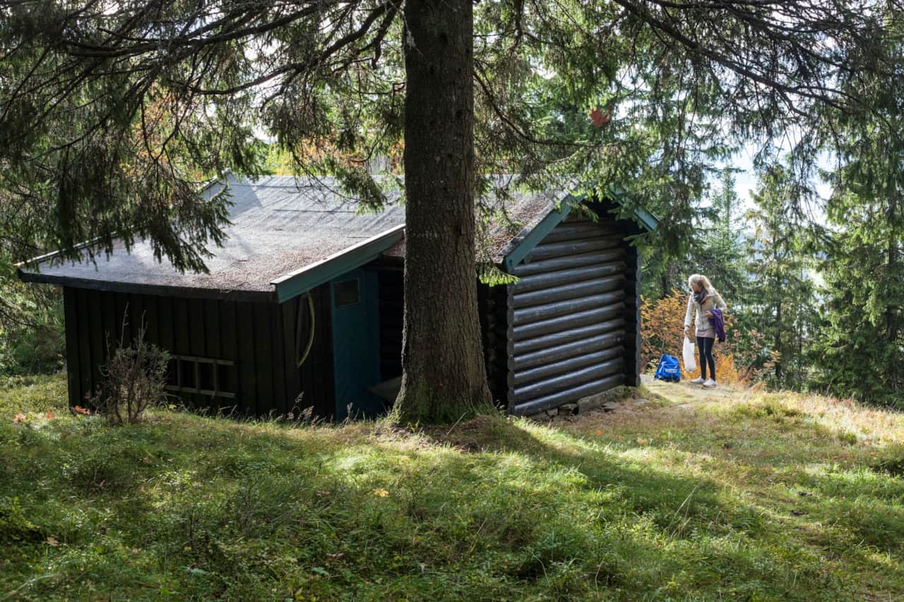 Jøtulstua, tømmerhytte i skogen på Krokskogen