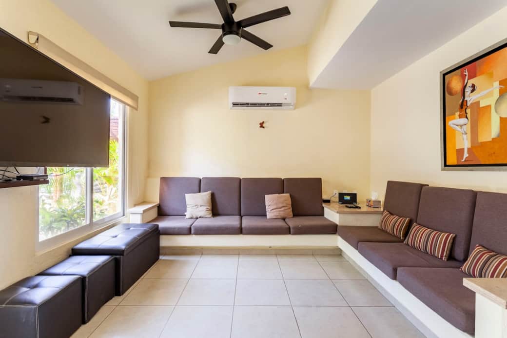 Amplia sala para convivir con la familia