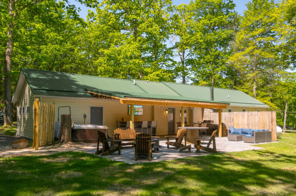 Covered deck with bar and grill at Falls Inn Deep Creek Lake group rental