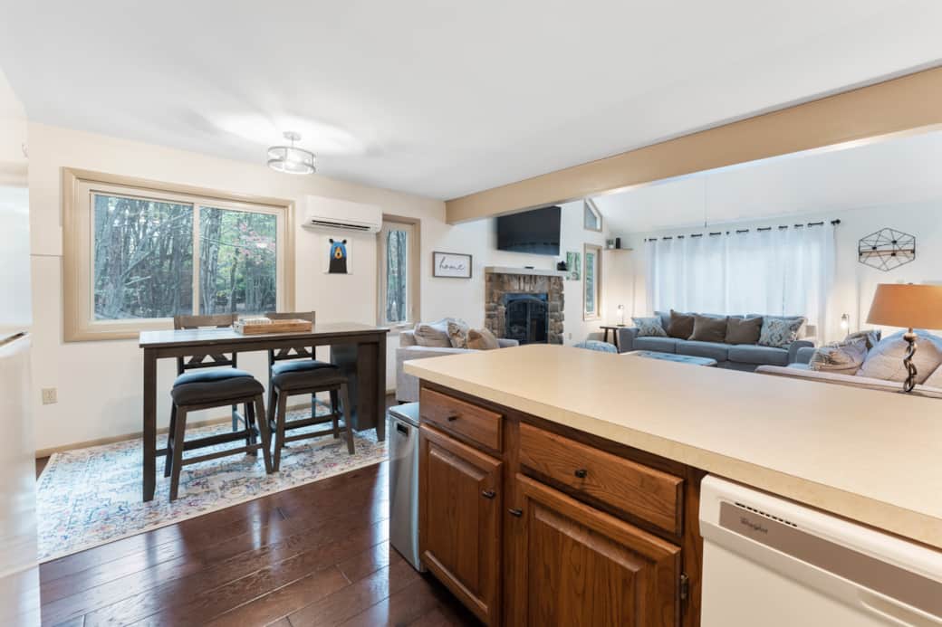 Kitchen Counter | Dining Area