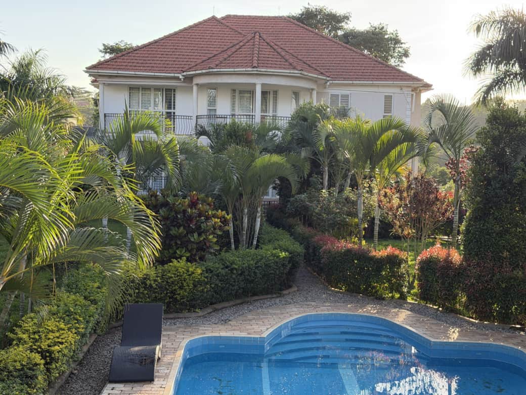 Lakeside villa5 Lakeside villa5