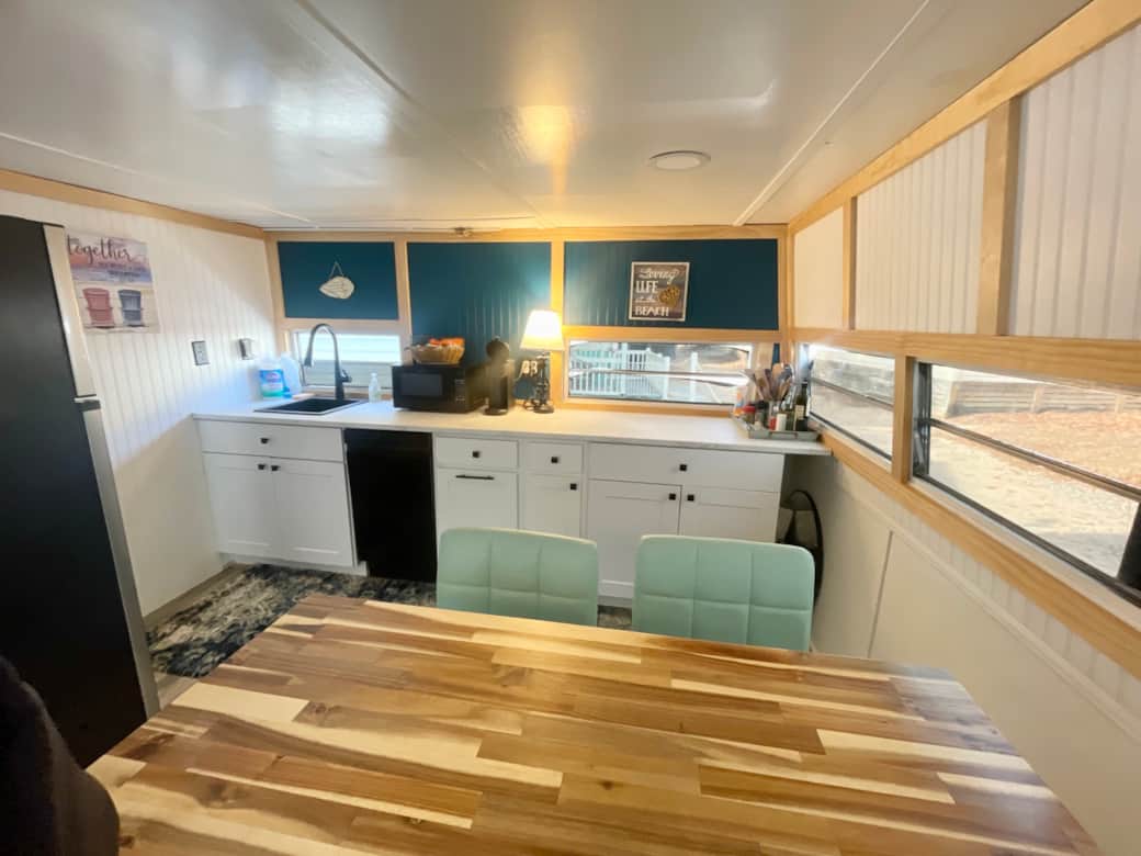Well equipped kitchen w/ dishwasher Well equipped kitchen w/ dishwasher