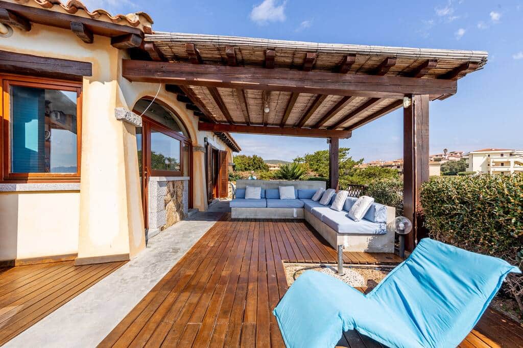 Pergola avec canapé