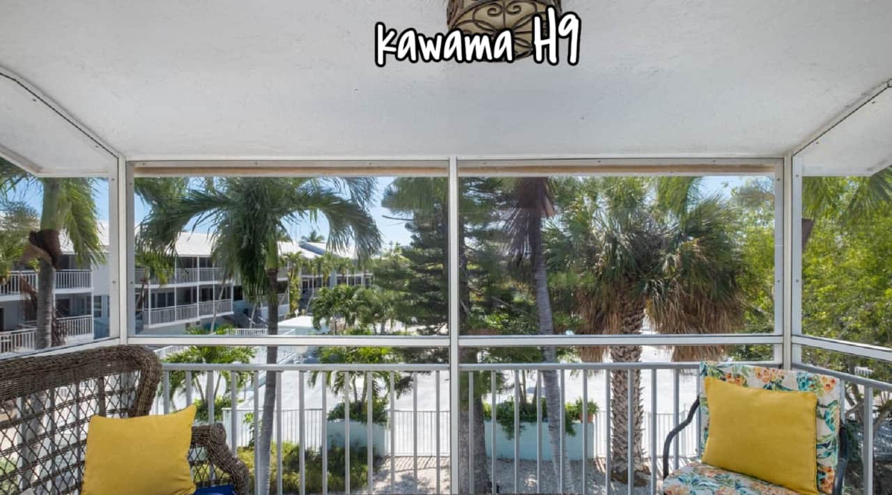 Screened in patio overlooking North Pool.