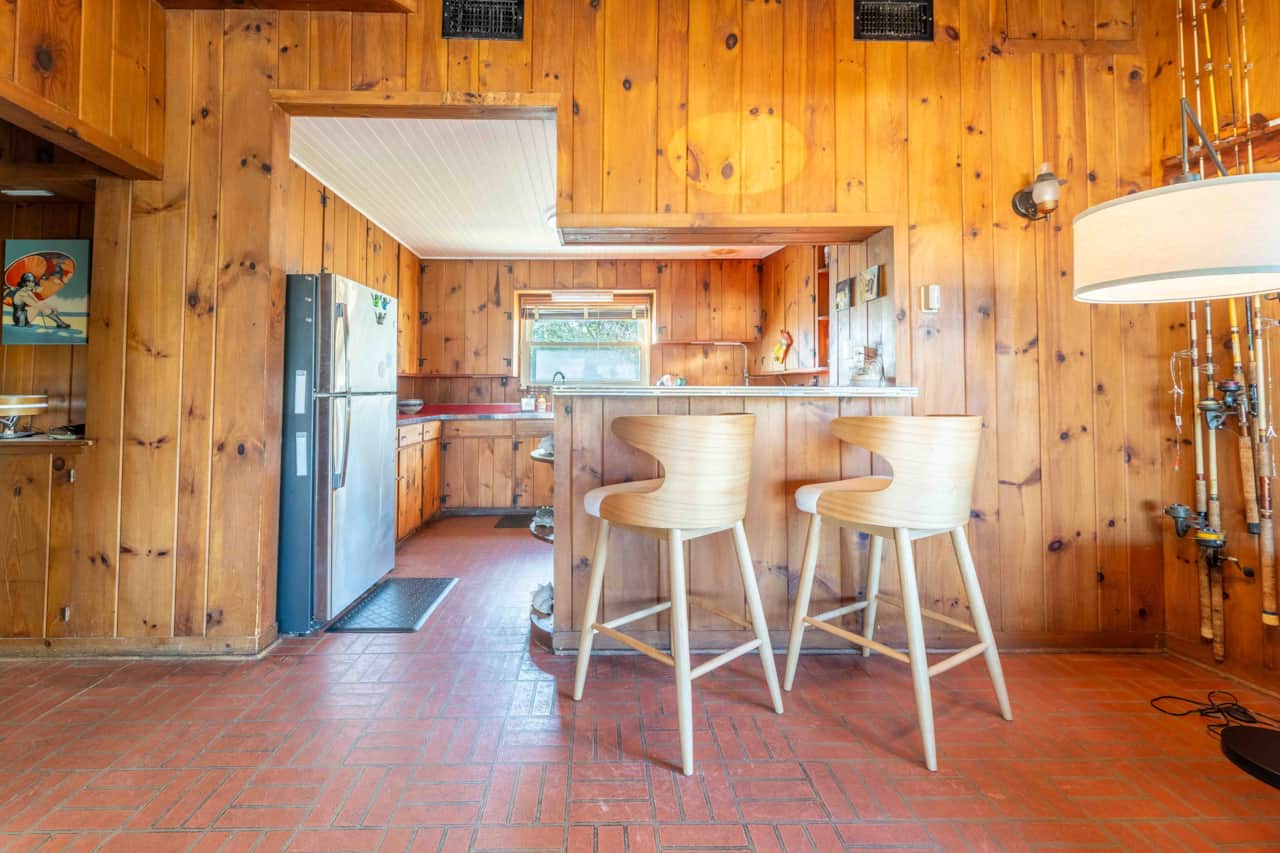 Kitchen and bar 